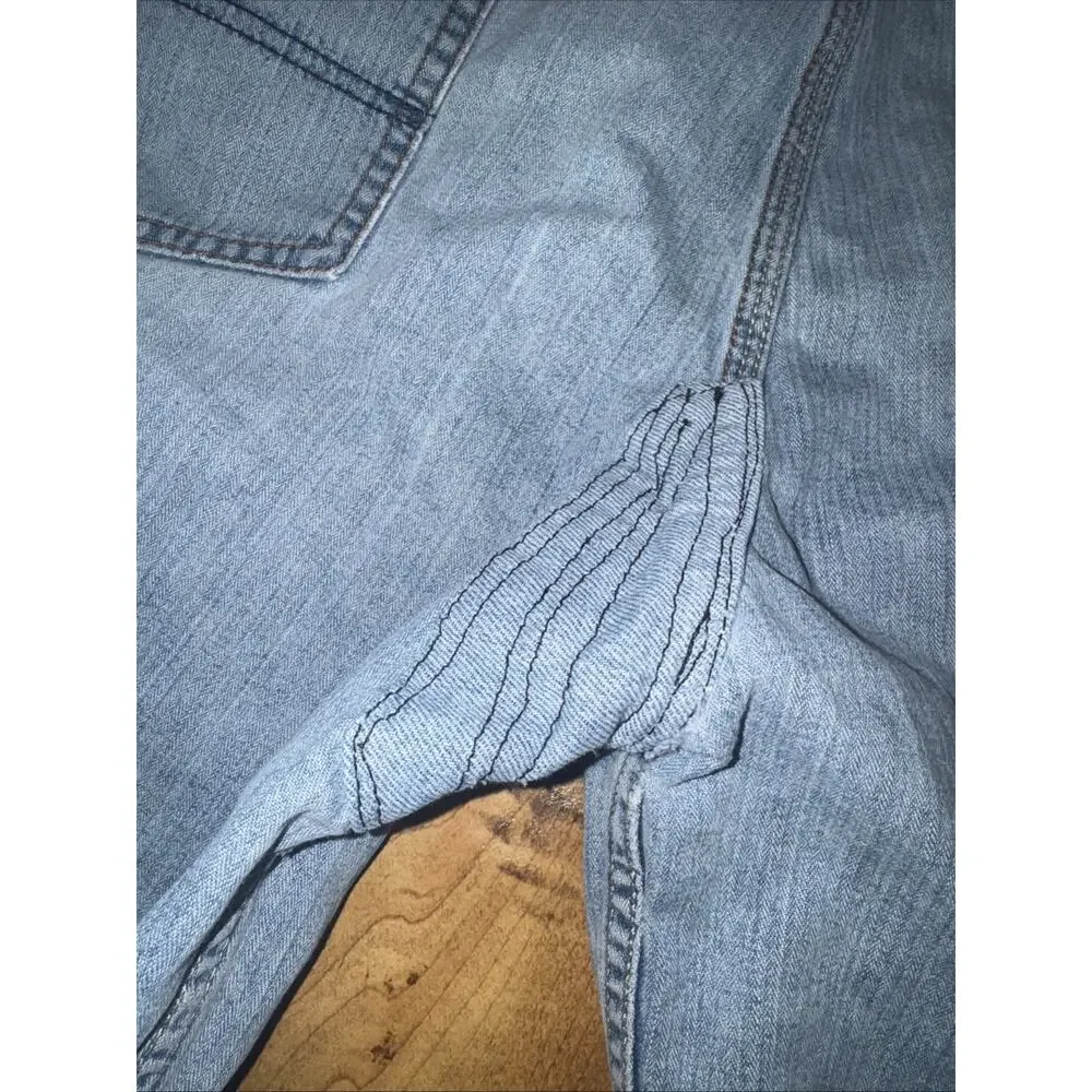 Vintage Levi’s Signature Denim Shorts Light Blue 38x12